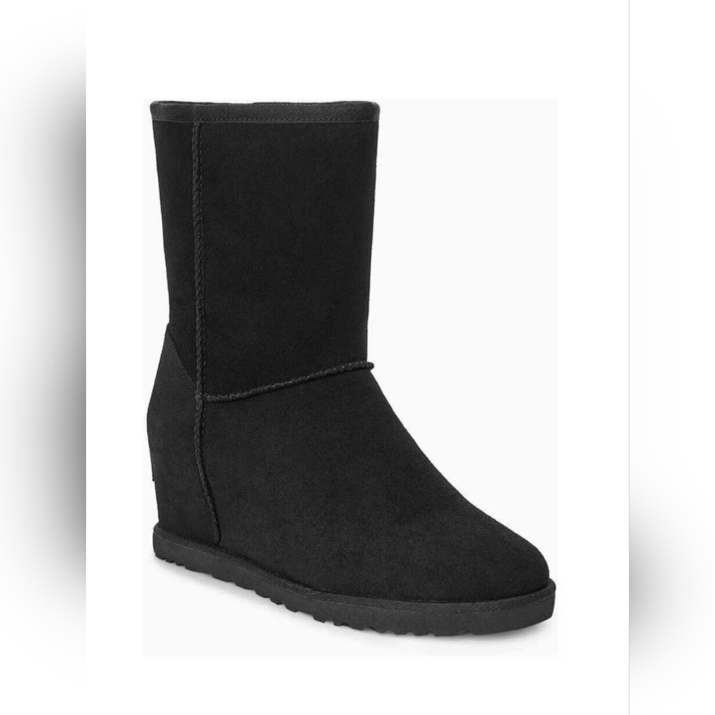 (354) Ugg Classic Femme Short, Size 9